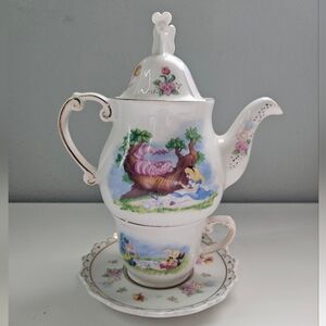 Disney Alice in Wonderland Teapot & Teacup Set